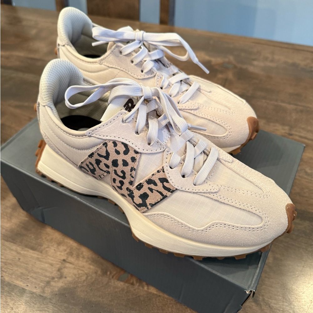 NEW - New Balance 327